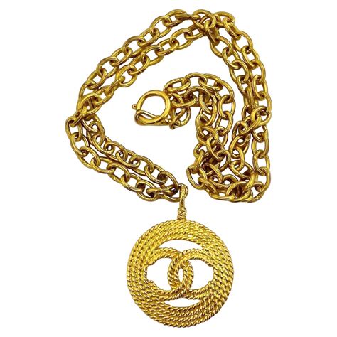 vintage chanel necklace.